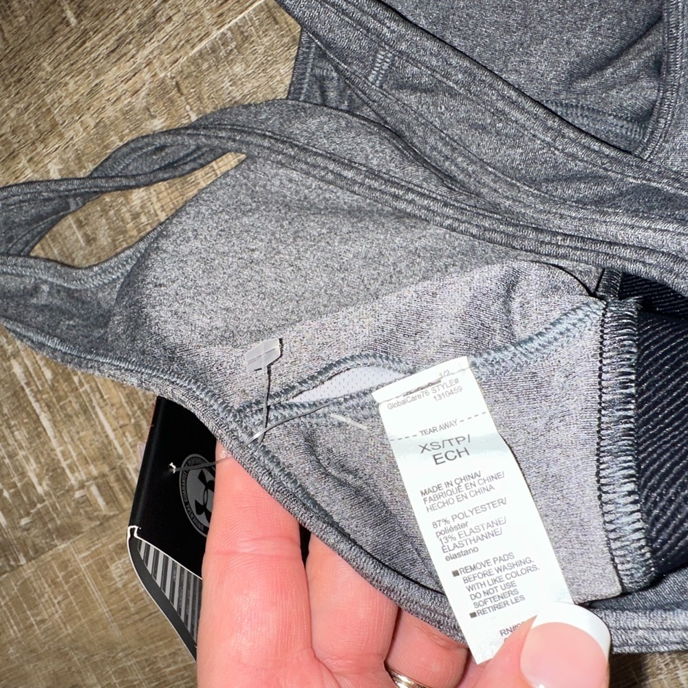 NWT Under Armour (XS) Brand New Black & Grey Medium Support Sports Bra - Picture 6 of 6